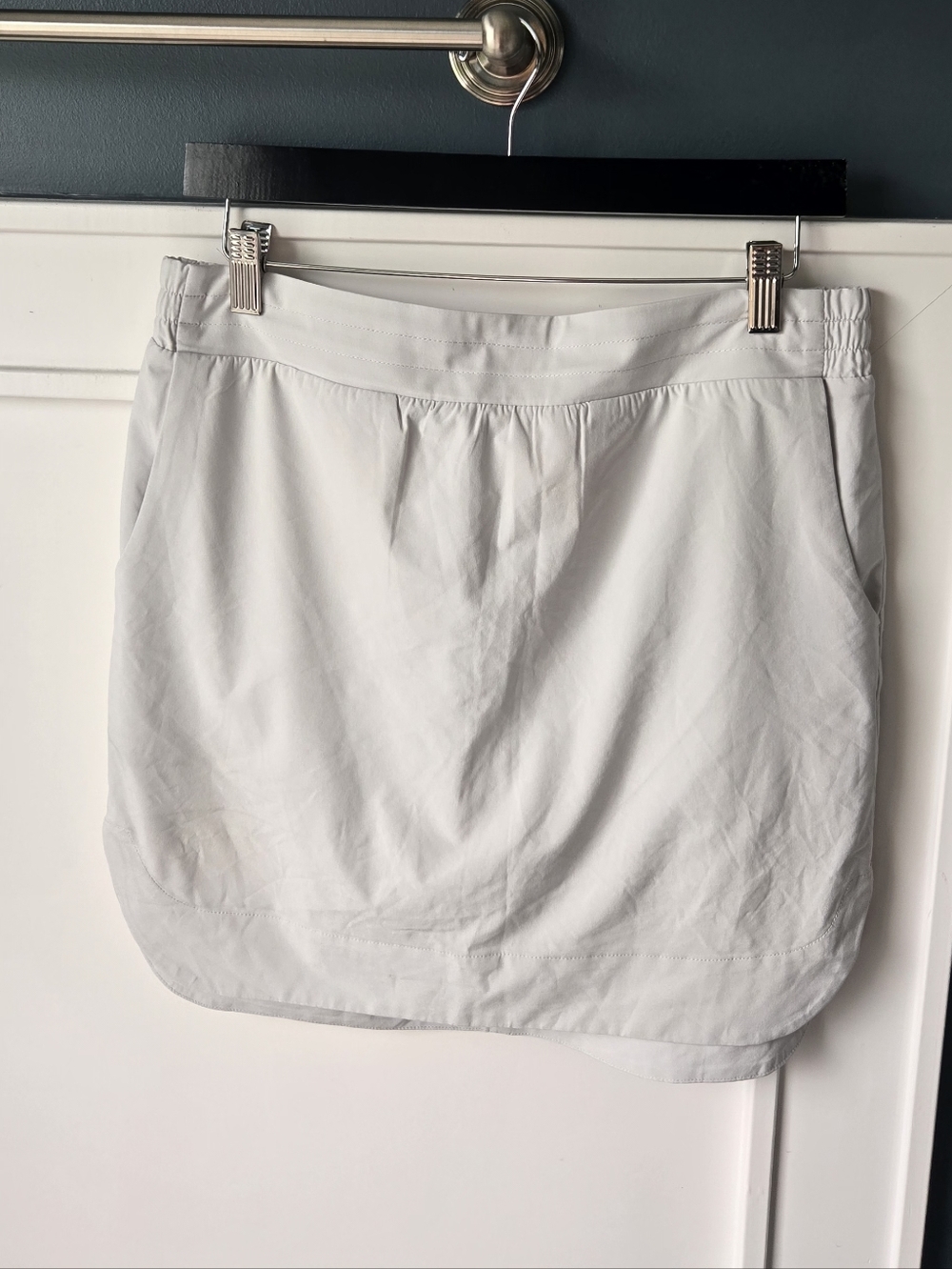 Atheleta Stellar Skort 17" Inseam In Light Grey